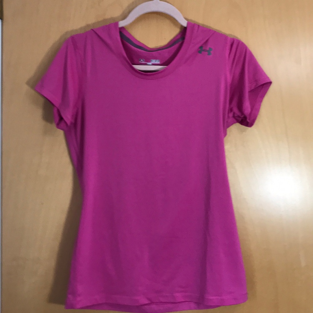 Medium fitted Under armour heat gear T-shirt
